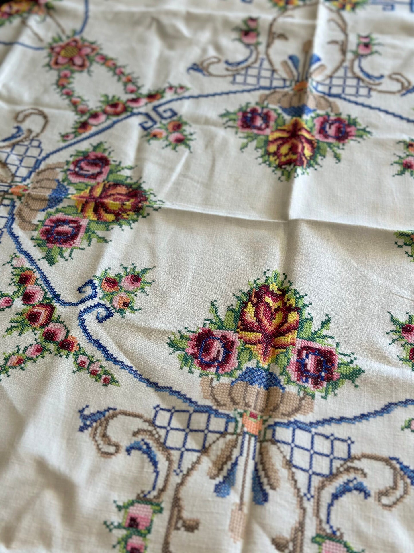 Vintage Hand Emb'd Floral Table Cloth & Napkins
