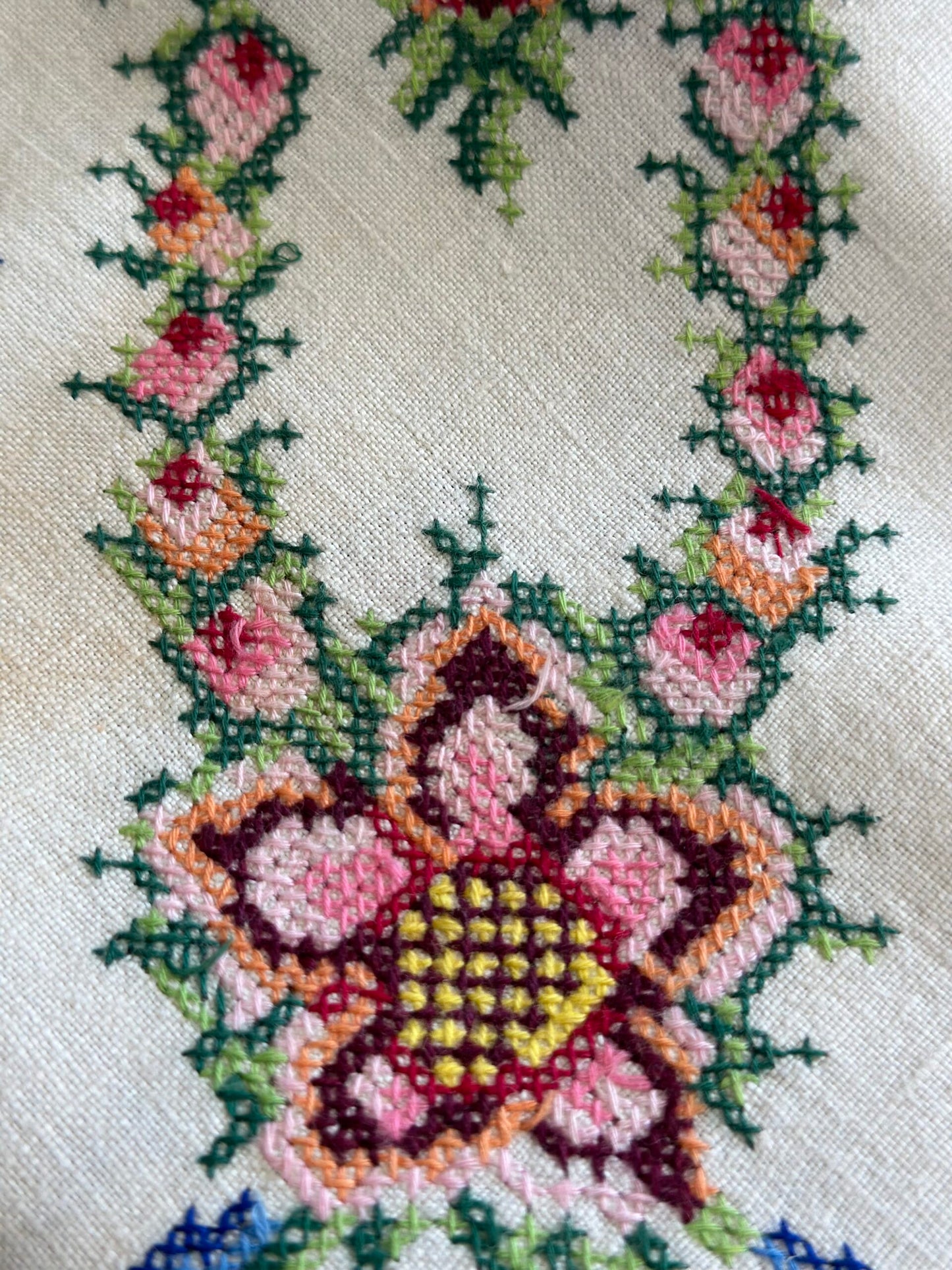 Vintage Hand Emb'd Floral Table Cloth & Napkins