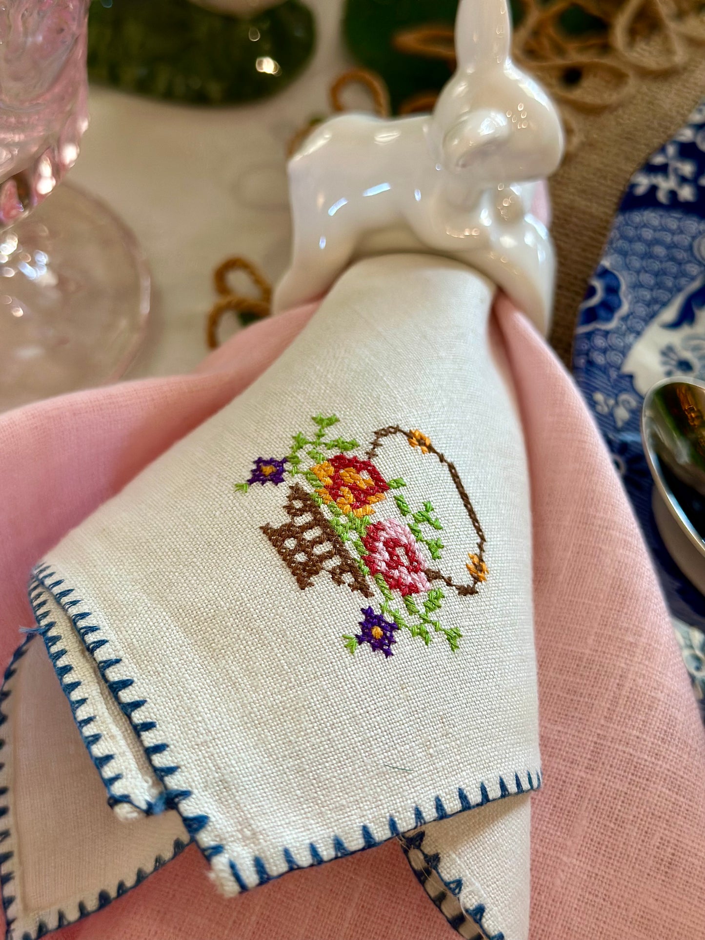 Vintage Basket Embroidered Table Square & Napkins (6)