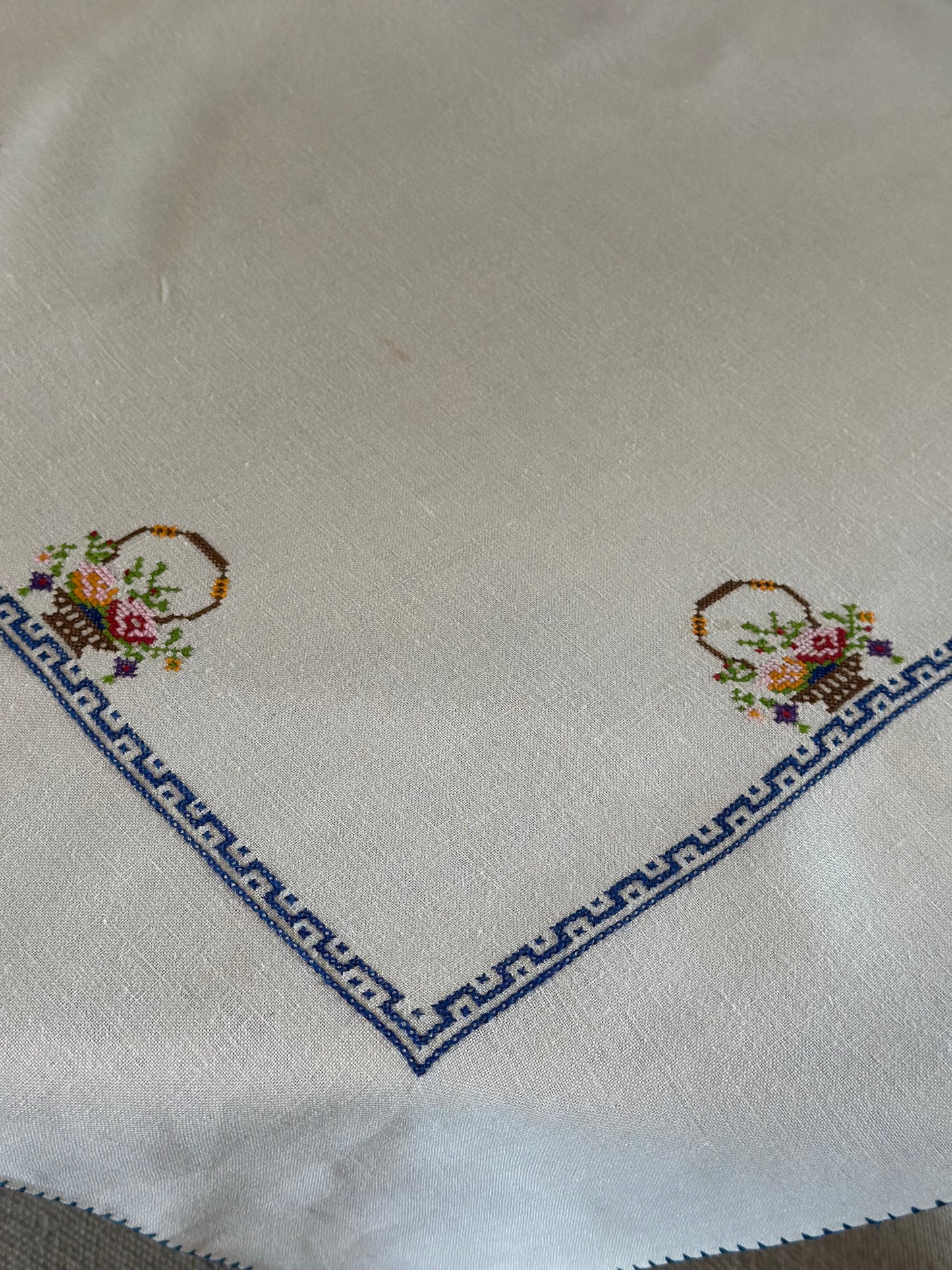 Vintage Basket Embroidered Table Square & Napkins (6)