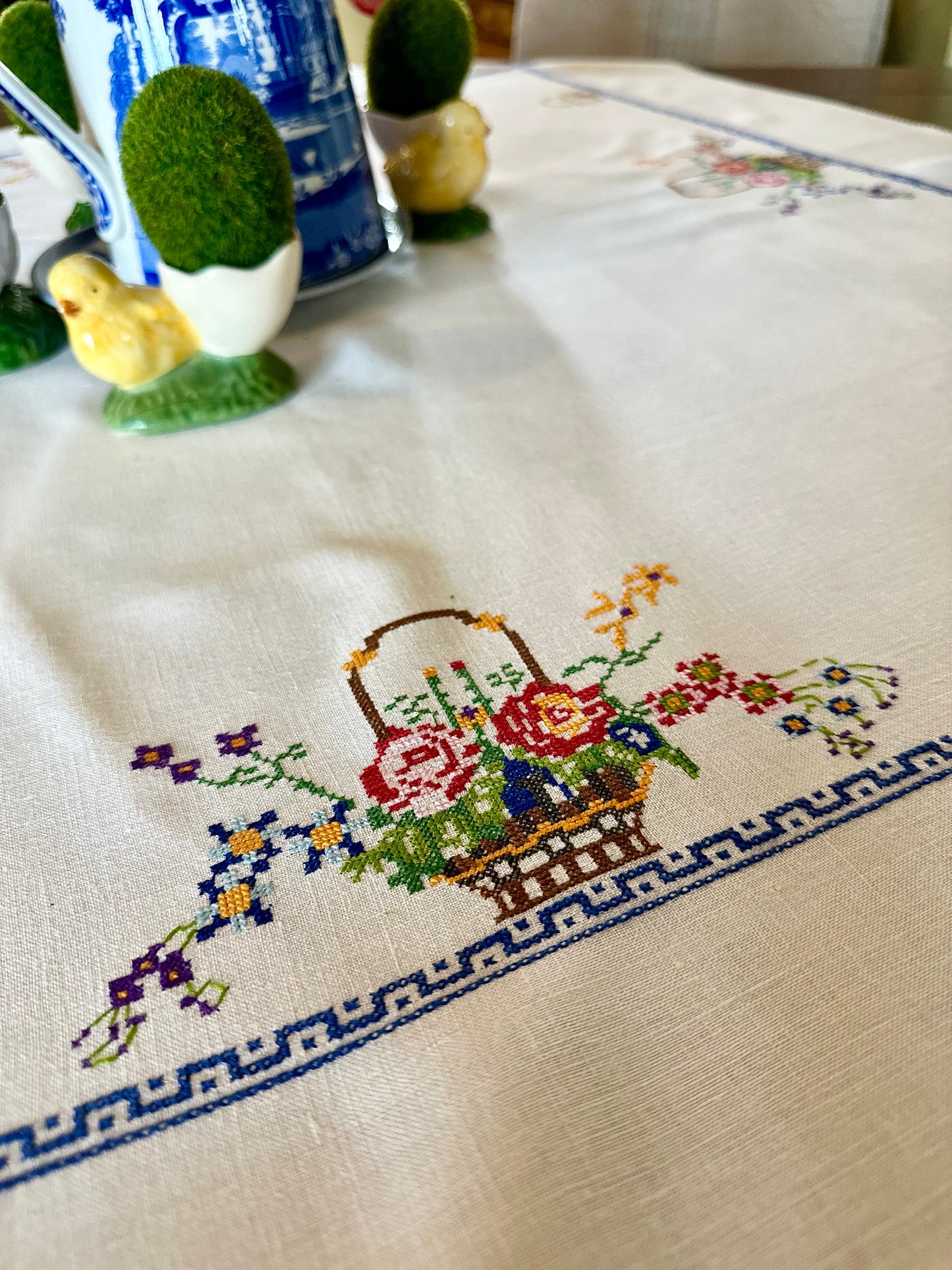 Vintage Basket Embroidered Table Square & Napkins (6)