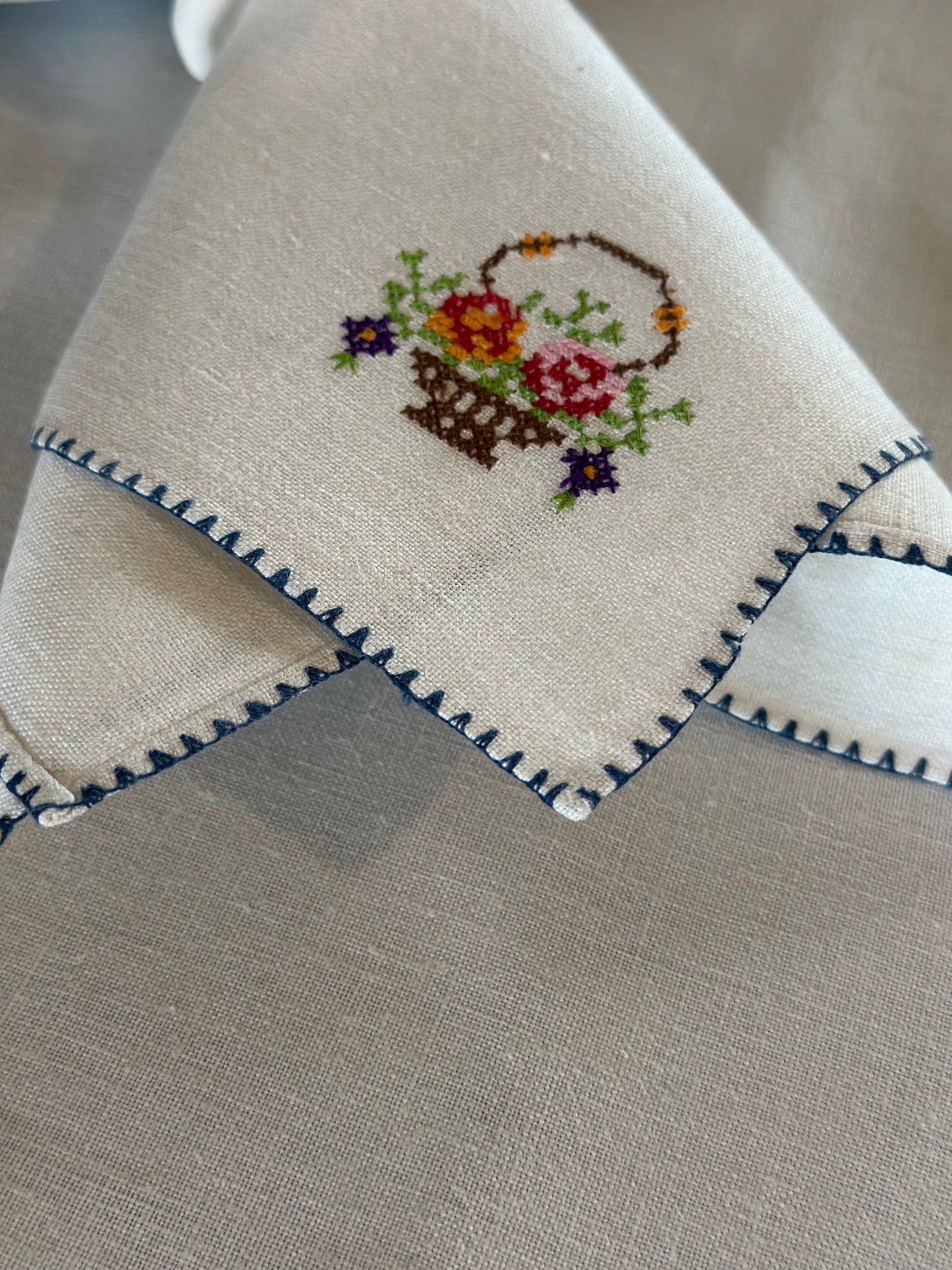 Vintage Basket Embroidered Table Square & Napkins (6)