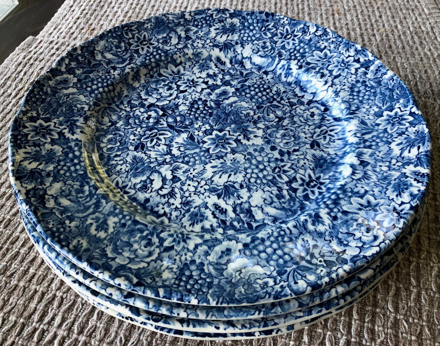 Promesse by W H Grindley Dinner Plates